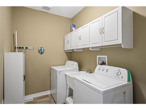 4-5490 Prince Edward Avenue, Niagara Falls, ON - Indoor Photo Showing Laundry Room