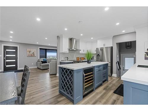 714 Carlton Street, Niagara-On-The-Lake, ON - Indoor Photo Showing Kitchen With Upgraded Kitchen