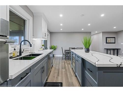 714 Carlton Street, Niagara-On-The-Lake, ON - Indoor Photo Showing Kitchen With Double Sink With Upgraded Kitchen