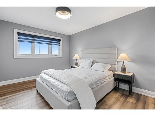 714 Carlton Street, Niagara-On-The-Lake, ON - Indoor Photo Showing Bedroom
