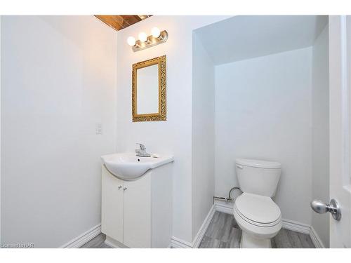 4503 Maplewood Avenue, Niagara Falls, ON - Indoor Photo Showing Bathroom