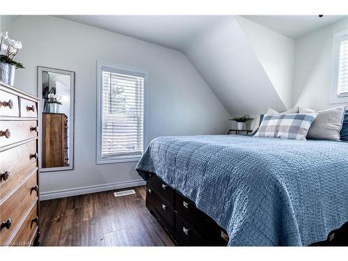 813 Foss Road, Fenwick, ON - Indoor Photo Showing Bedroom