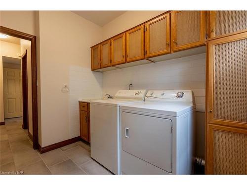 22 Deerpark Crescent, Fonthill, ON - Indoor Photo Showing Laundry Room