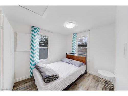 62 Belvedere Road, Fort Erie, ON - Indoor Photo Showing Bedroom
