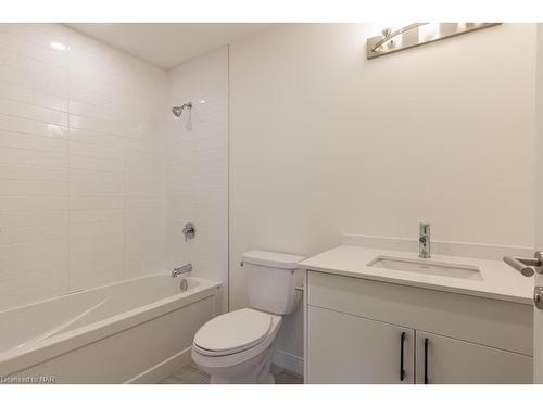 606-118 West Street, Port Colborne, ON - Indoor Photo Showing Bathroom