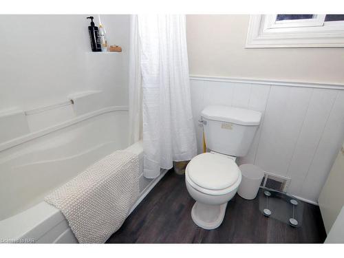 73 Chaplin Avenue, St. Catharines, ON - Indoor Photo Showing Bathroom