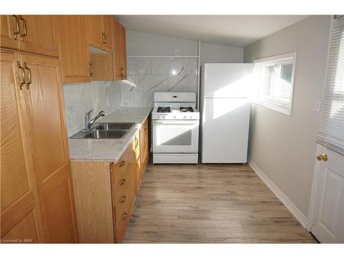 25 Lillian Street, Fort Erie, ON - Indoor Photo Showing Kitchen With Double Sink