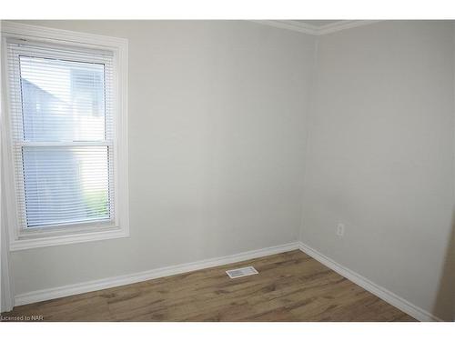 25 Lillian Street, Fort Erie, ON - Indoor Photo Showing Other Room