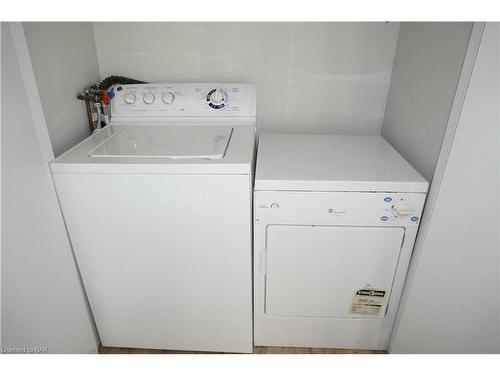 25 Lillian Street, Fort Erie, ON - Indoor Photo Showing Laundry Room