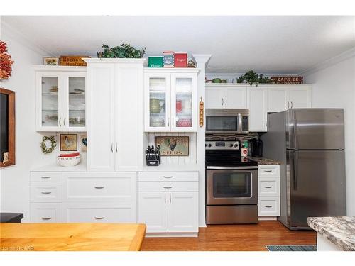 804-6400 Huggins Street, Niagara Falls, ON - Indoor Photo Showing Kitchen