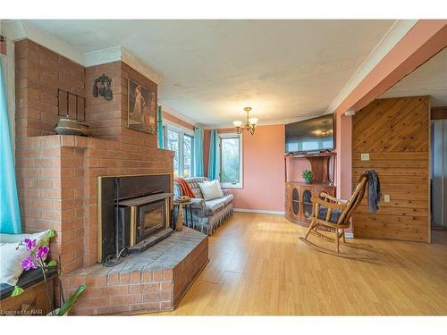 86 Feeder Lane, Dunnville, ON - Indoor Photo Showing Living Room With Fireplace