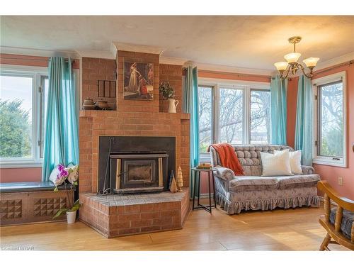 86 Feeder Lane, Dunnville, ON - Indoor Photo Showing Living Room With Fireplace