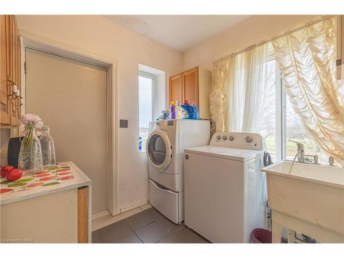 86 Feeder Lane, Dunnville, ON - Indoor Photo Showing Laundry Room