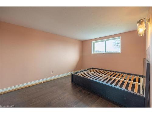 86 Feeder Lane, Dunnville, ON - Indoor Photo Showing Bedroom