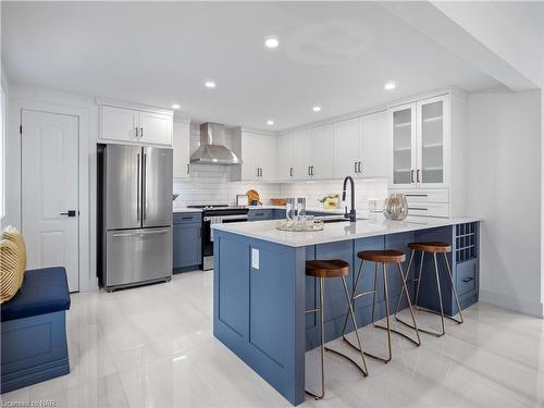 616 Lakeshore Road, Fort Erie, ON - Indoor Photo Showing Kitchen With Upgraded Kitchen