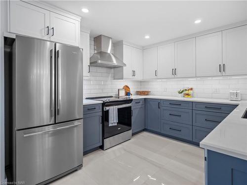 616 Lakeshore Road, Fort Erie, ON - Indoor Photo Showing Kitchen With Upgraded Kitchen