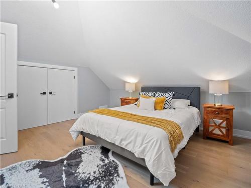 616 Lakeshore Road, Fort Erie, ON - Indoor Photo Showing Bedroom