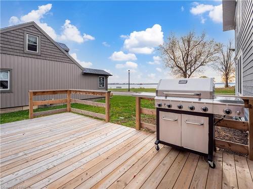 616 Lakeshore Road, Fort Erie, ON - Outdoor With Deck Patio Veranda With Exterior