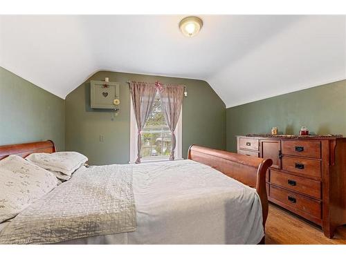 70 York Street, St. Catharines, ON - Indoor Photo Showing Bedroom