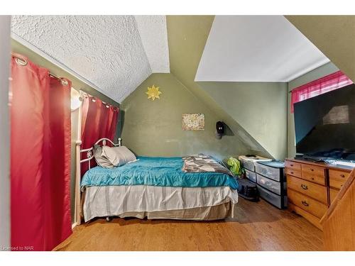 70 York Street, St. Catharines, ON - Indoor Photo Showing Bedroom