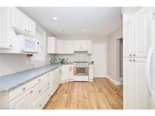 45 Pine Street N, Thorold, ON - Indoor Photo Showing Kitchen