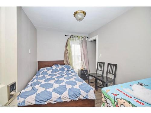 45 Pine Street N, Thorold, ON - Indoor Photo Showing Bedroom