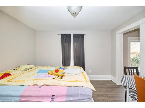 45 Pine Street N, Thorold, ON - Indoor Photo Showing Bedroom