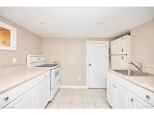 45 Pine Street N, Thorold, ON - Indoor Photo Showing Kitchen