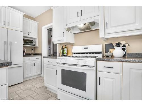 2 Briarwood Drive, St. Catharines, ON - Indoor Photo Showing Kitchen