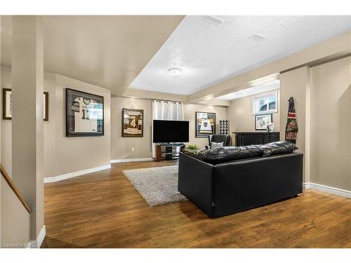 2 Briarwood Drive, St. Catharines, ON - Indoor Photo Showing Living Room