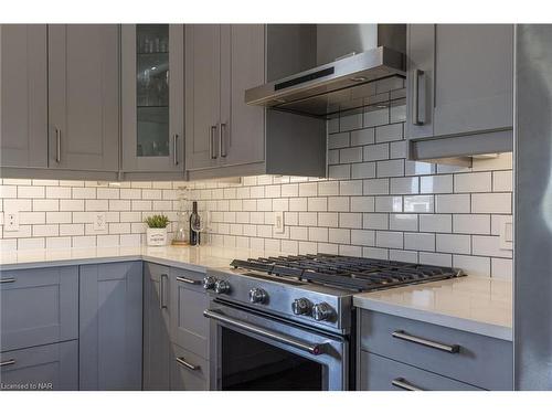 3753 Quarry Road, Beamsville, ON - Indoor Photo Showing Kitchen With Upgraded Kitchen