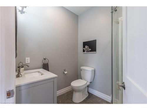 3753 Quarry Road, Beamsville, ON - Indoor Photo Showing Bathroom