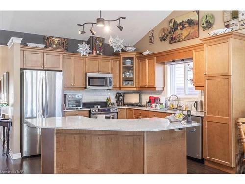 8750 Upper Canada Drive, Niagara Falls, ON - Indoor Photo Showing Kitchen