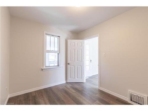 6052 Prospect Street, Niagara Falls, ON - Indoor Photo Showing Other Room