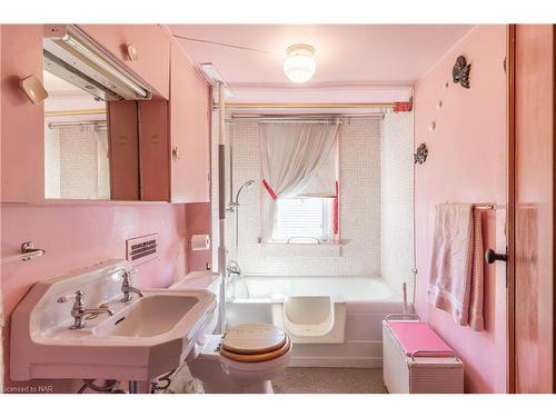 6052 Prospect Street, Niagara Falls, ON - Indoor Photo Showing Bathroom