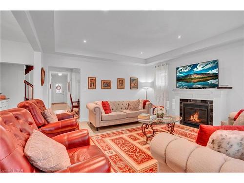 5632 Osprey Avenue, Niagara Falls, ON - Indoor Photo Showing Living Room With Fireplace