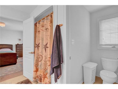 5632 Osprey Avenue, Niagara Falls, ON - Indoor Photo Showing Bathroom