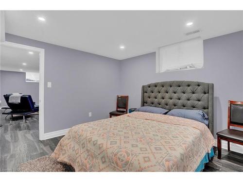 5632 Osprey Avenue, Niagara Falls, ON - Indoor Photo Showing Bedroom