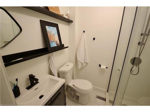 3 Graham Avenue, St. Catharines, ON - Indoor Photo Showing Bathroom
