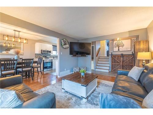6182 Johnson Drive, Niagara Falls, ON - Indoor Photo Showing Living Room