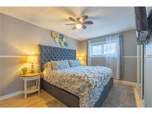 6182 Johnson Drive, Niagara Falls, ON - Indoor Photo Showing Bedroom