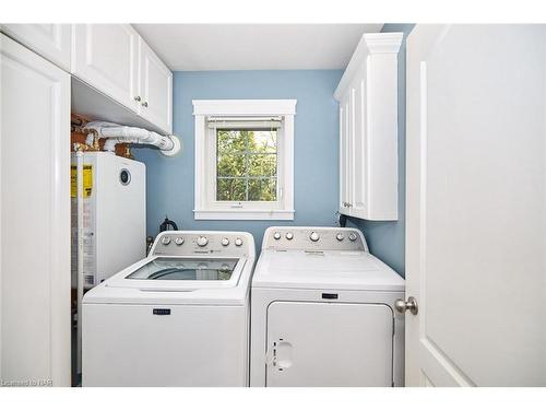 2981 Shawnee Trail, Ridgeway, ON - Indoor Photo Showing Laundry Room