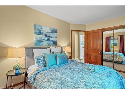 4244 Hixon St Street, Beamsville, ON - Indoor Photo Showing Bedroom