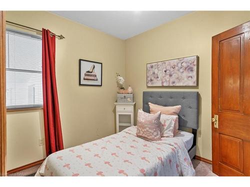 4244 Hixon St Street, Beamsville, ON - Indoor Photo Showing Bedroom