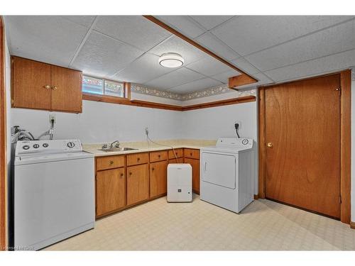 4244 Hixon St Street, Beamsville, ON - Indoor Photo Showing Laundry Room