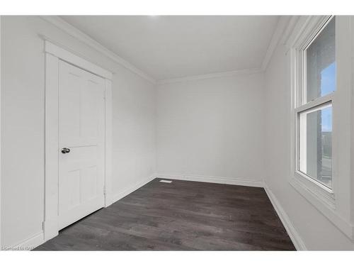 303 Merritt Street, St. Catharines, ON - Indoor Photo Showing Other Room