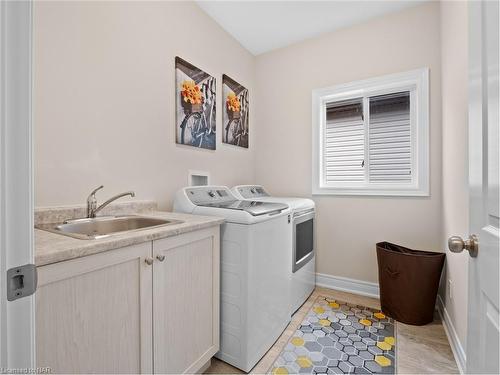 412 Hummel Crescent, Fort Erie, ON - Indoor Photo Showing Laundry Room