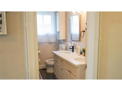 Main-510 Lloyd Avenue, Welland, ON - Indoor Photo Showing Bathroom