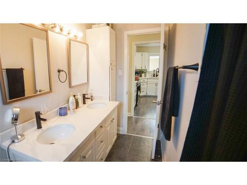 Main-510 Lloyd Avenue, Welland, ON - Indoor Photo Showing Bathroom