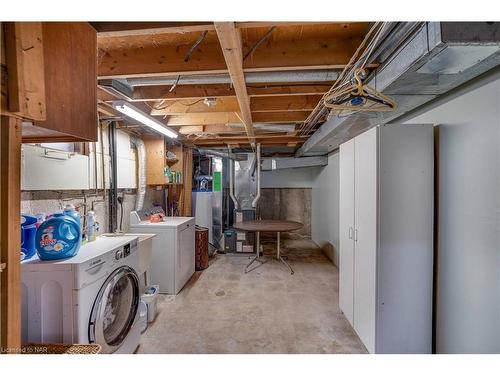 7959 Thorton Street, Niagara Falls, ON - Indoor Photo Showing Laundry Room